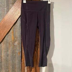 Beautiful dark purple capri leggings!  Women’s Lululemon size 6